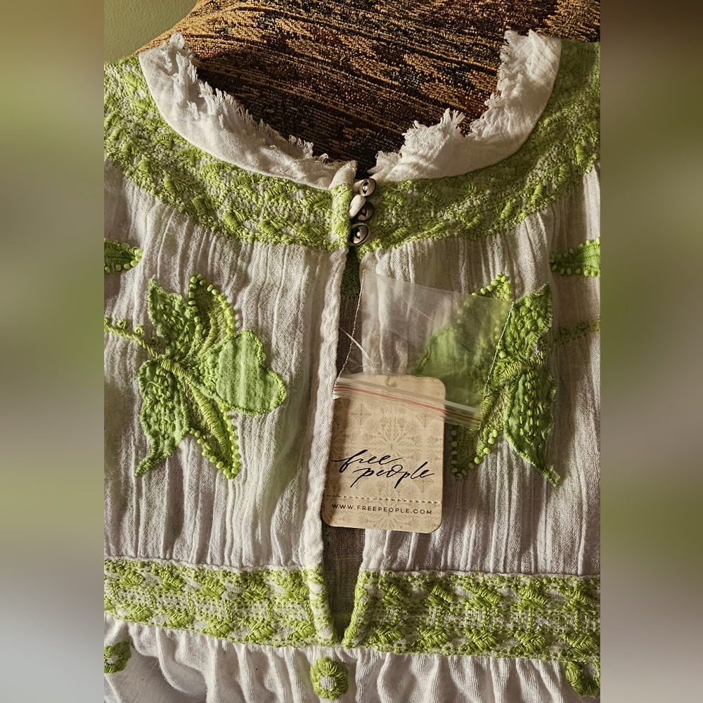 Free People Edie Embroidered Top White and Green Combo Size Large New With Tags - Picture 4 of 12
